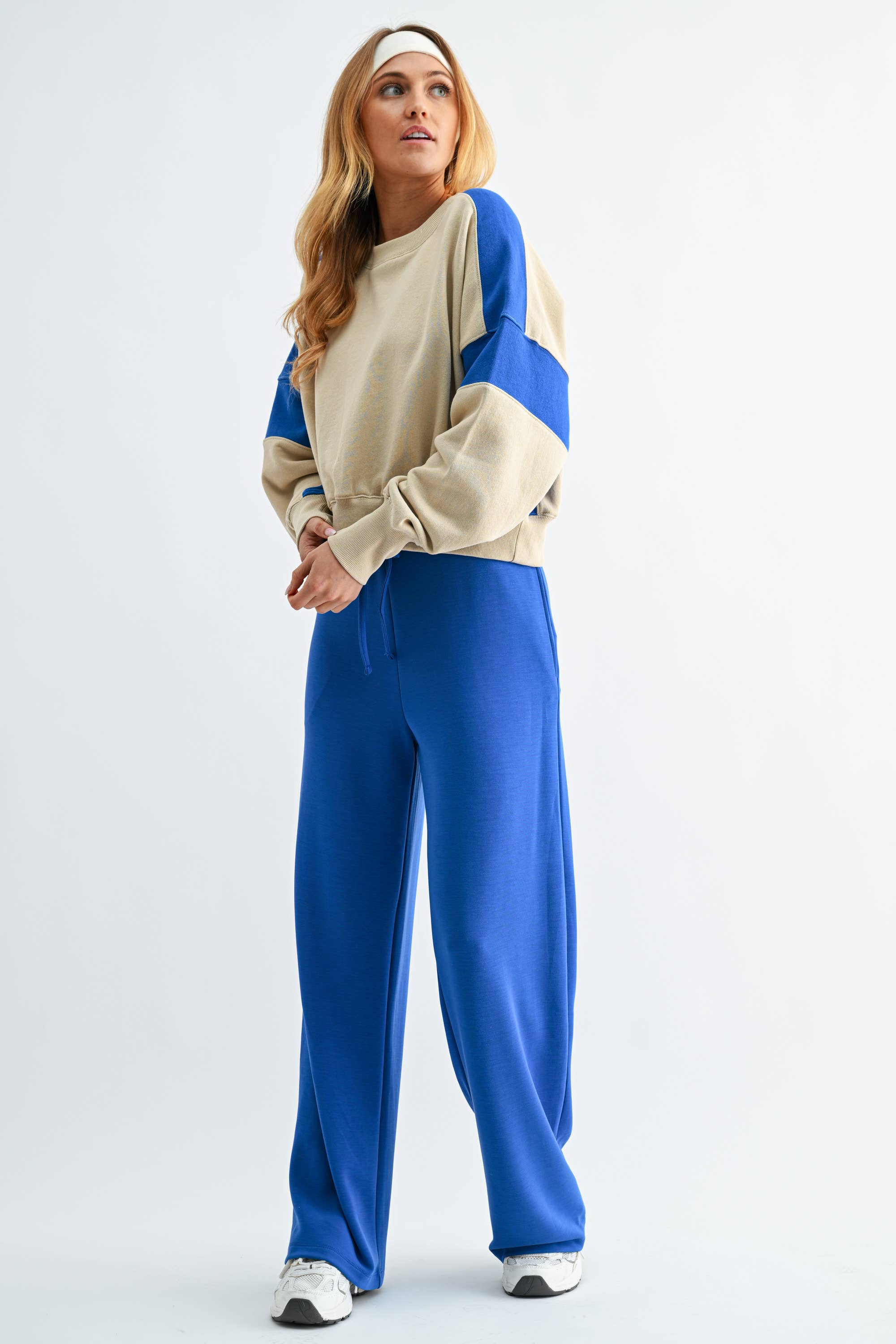 Contrast Edge Cropped Sweatshirt