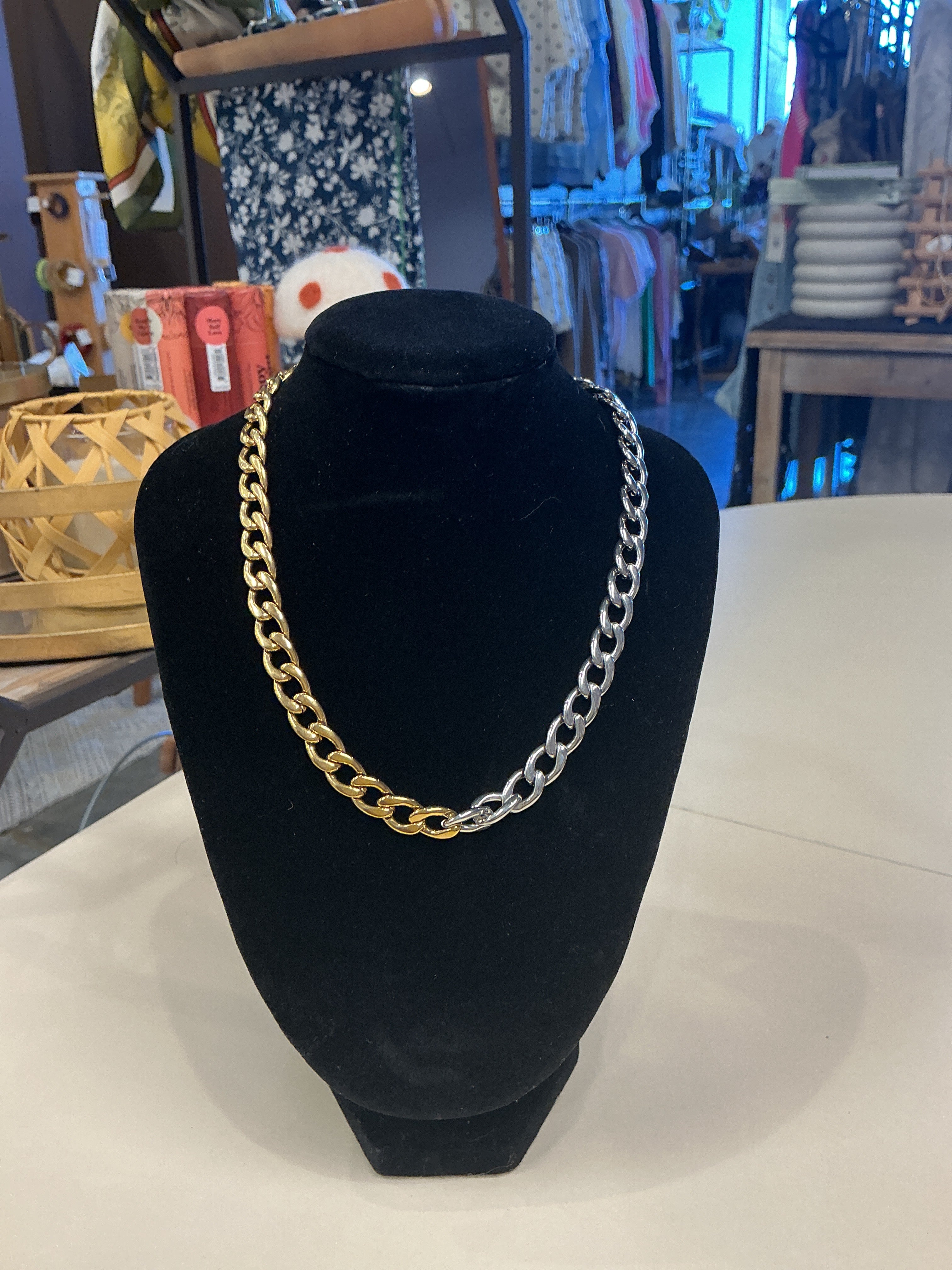 Two Tone Val Chain Necklace