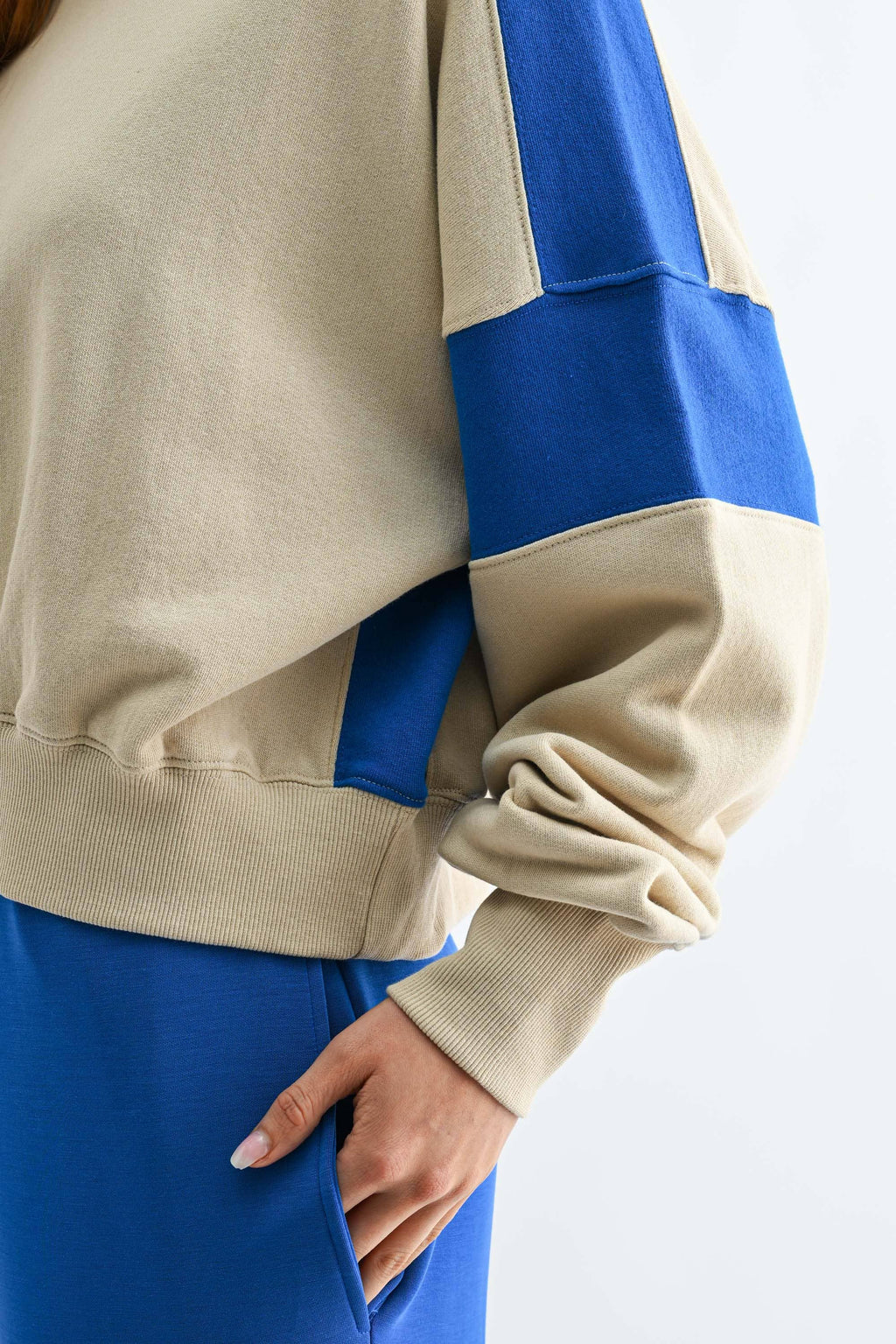 Contrast Edge Cropped Sweatshirt